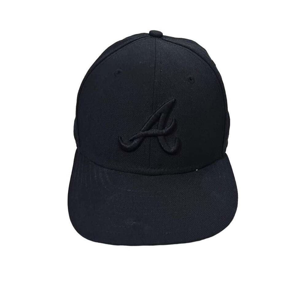 New Era Atlanta Braves MLB Black on Black 59FIFTY Fitted Hat Size 7 1/8